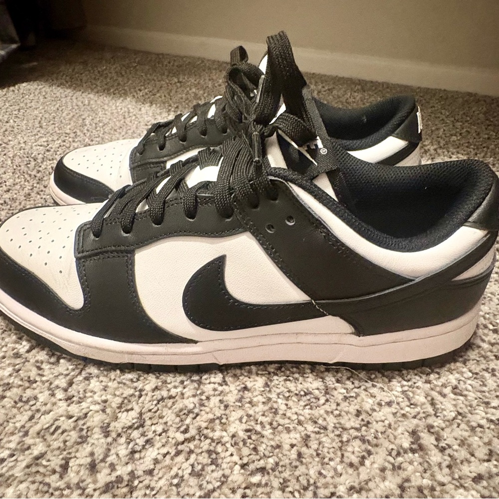Women’s Nike low dunk pandas 🐼